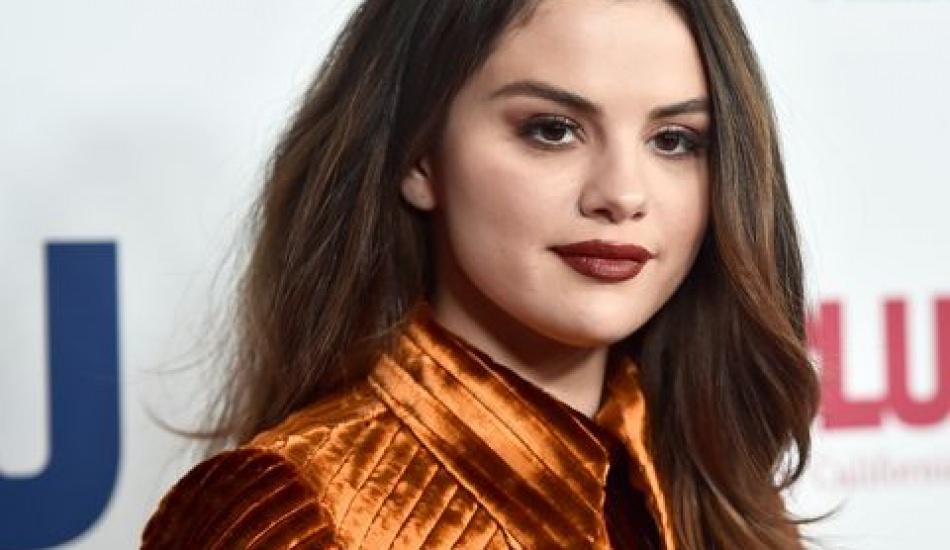 selena_gomez_panik_atak_gecirdi_1574843357_1106.jpg