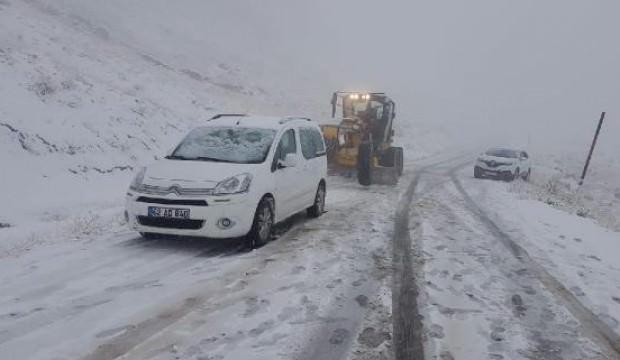 Tunceli'ye mevsimin ilk karı yağdı!