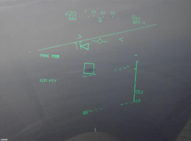 Yunan pilotun Türk fırkateynini hedefe kitlediği anlar.