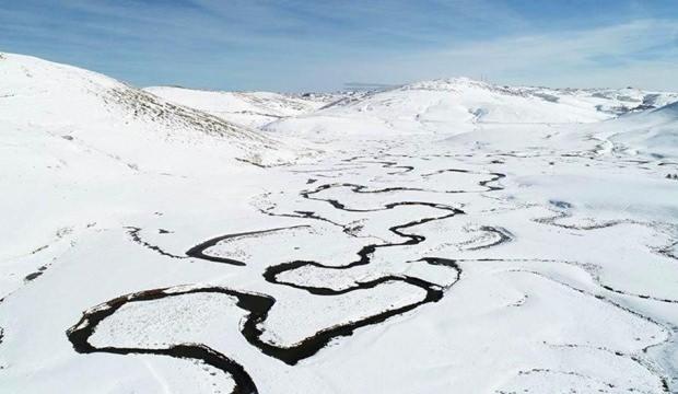 Karadeniz'in menderesleriyle ünlü Perşembe Yaylası beyaza büründü
