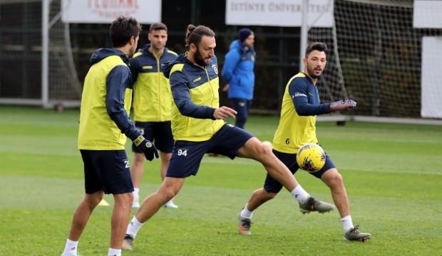 Mevlüt Erdinç ve Hasan Ali takımdan ayrı çalıştı