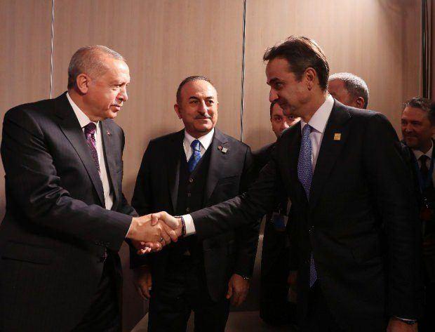 Erdoğan ve Miçotakis'in NATO'daki görüşmesinden bir kare