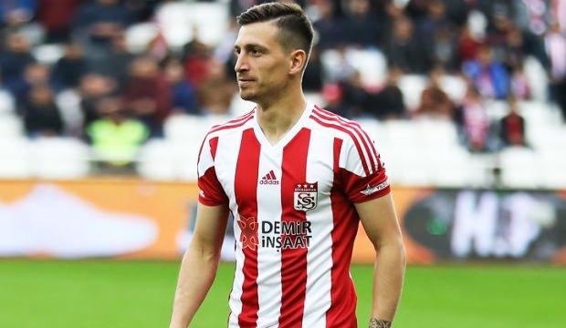 Galatasaray Mert Hakan Yandaş ile el sıkıştı