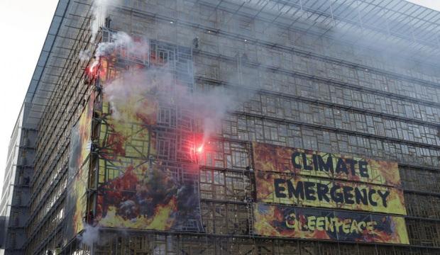 AB zirvesine meşaleli protesto!