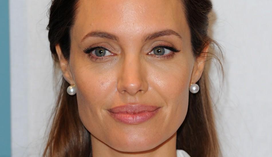 angeline_jolie_ile_ilgili_tum_dunyayi_sok_eden_suclama_1576398354_0788.jpg