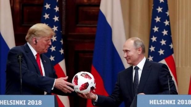 Rusya Devlet Başkanı Vladimir Putin'in Helsinki Zirvesi sonrası düzenlenen basın toplantısında ABD Başkanı Donald Trump'a hediye ettiği futbol topunda çip bulunduğu iddia edilmişti