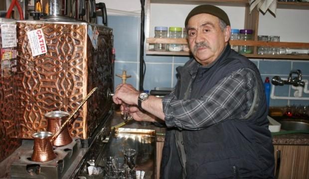 İş yerine astığı tabela görenleri şaşırtıyor