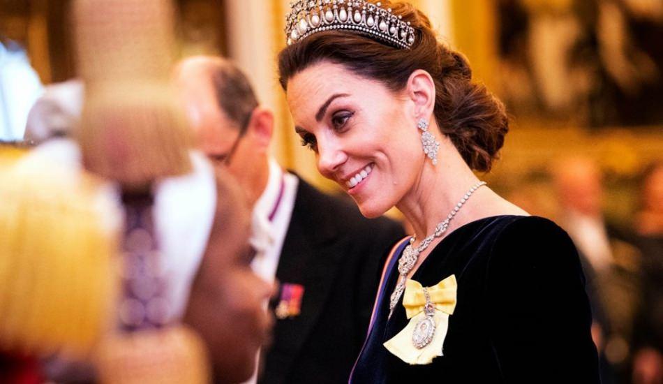 kate_middleton_prenses_diananin_taciyla_dolasiyor_1576224717_1314.jpg