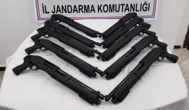 Ruhsatsız 10 pompalı tüfekle yakalandı