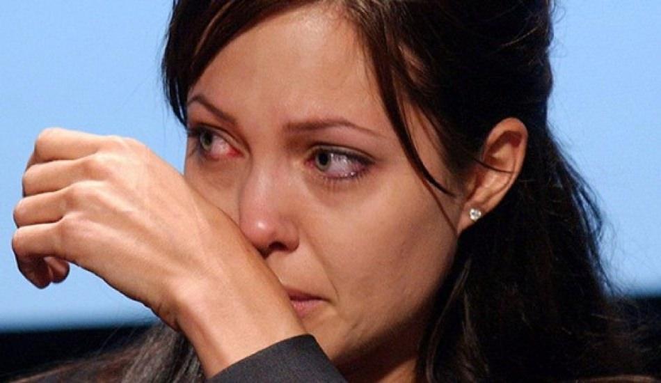 angelina_jolie_itirafiyla_uzdu_1576915245_6889.jpg