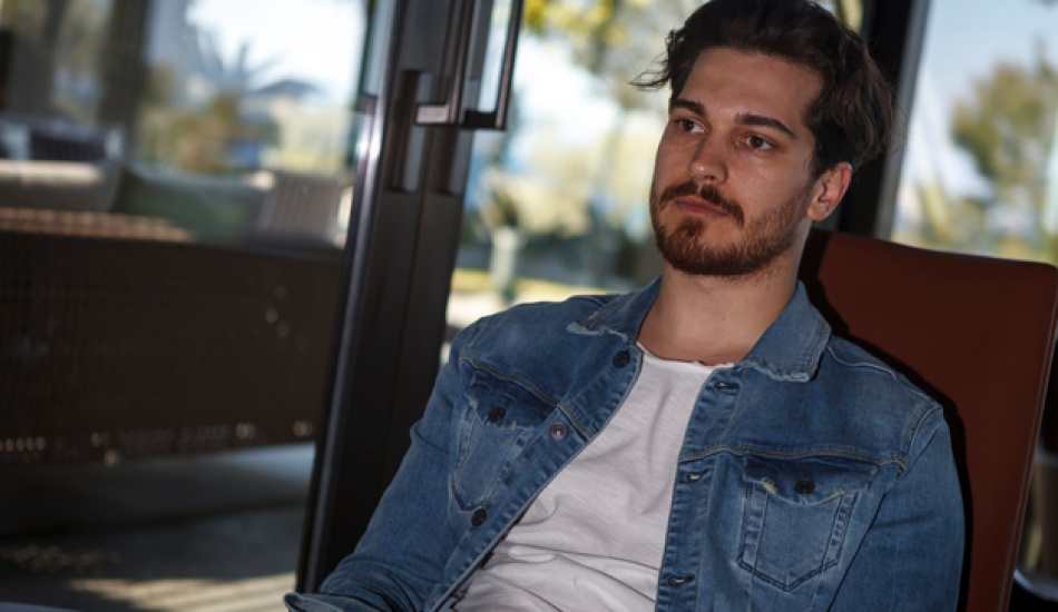 cagatay_ulusoy_son_hali_ile_hayranlarini_sasirtti_1576738016_0239.png