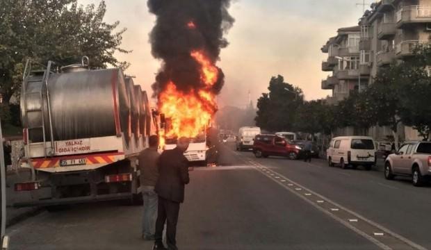 Aydın’ın Efeler ilçesinde, seyir halindeyken alev alan öğrenci servisi bomba gibi patladı. Şoförün yangını fark edip öğrencileri tahliye etmesi faciayı önledi. ile ilgili görsel sonucu