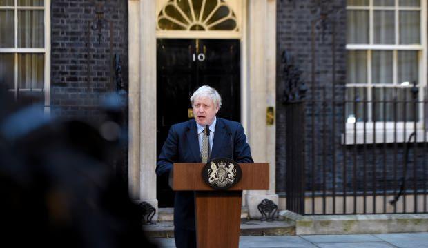 Trump İngiltere'de seçimleri kazanan Johnson'ı tebrik etti