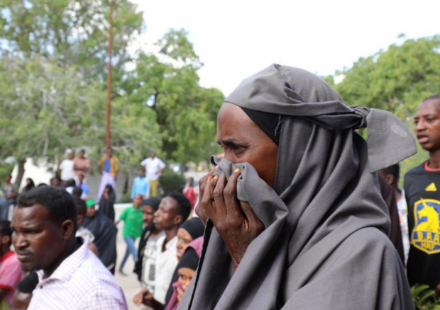 Bir Somali vatandaşı, saldırı sonrası.(Reuters)