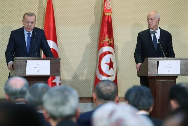 Erdoğan'ın Tunus Cumhurbaşkanı Kays Said ile yaptığı basın toplantısından bir kare