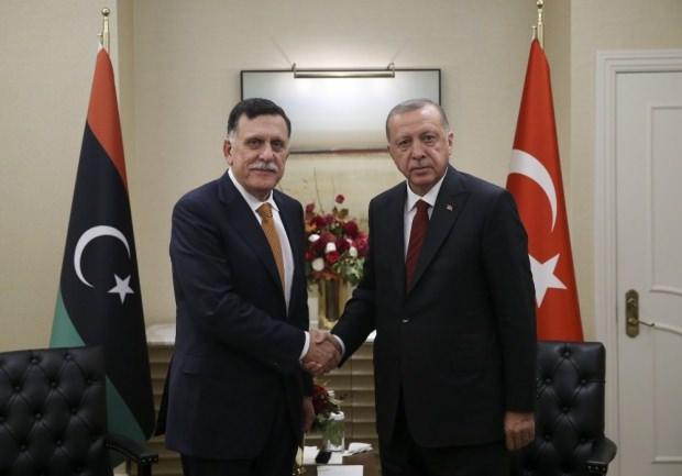 Erdoğan'ın Libya Başkanlık Konseyi Başkanı Fayiz Mustafa es-Serrac ile görüşmesinden bir kare