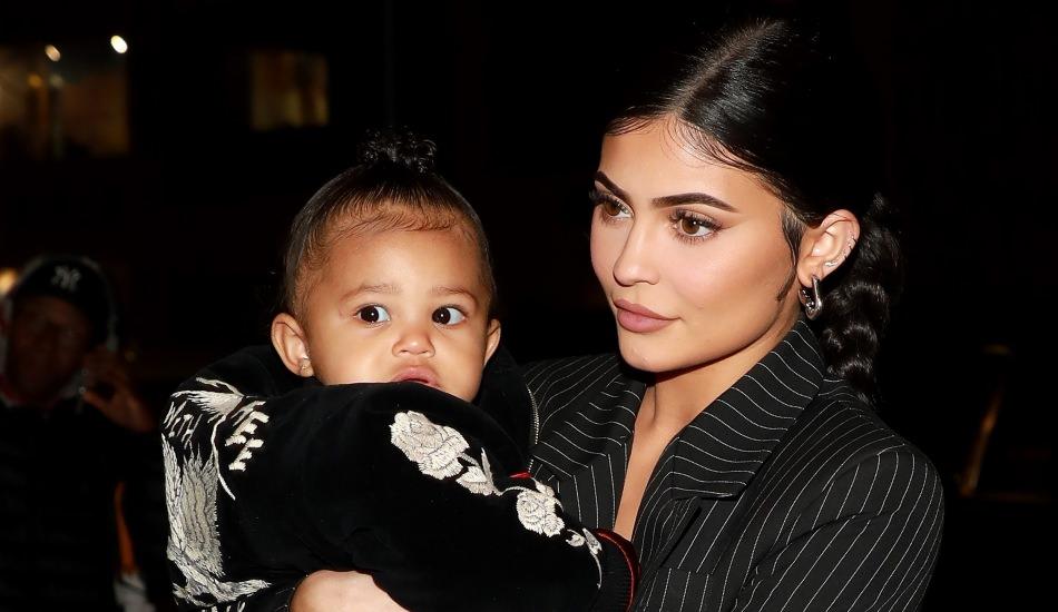 kylie_jenner_annesinden_torununa_dev_hediye_o_yasta_evi_var_1577355660_9633.jpg