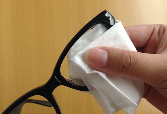 Gözlük camının buharlaşması nasıl önlenir?
