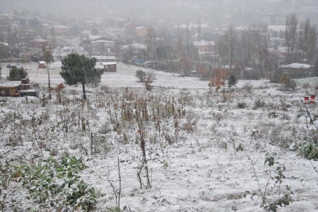  İstanbul'un yüksek kesimlerinde kar etkili oluyor  