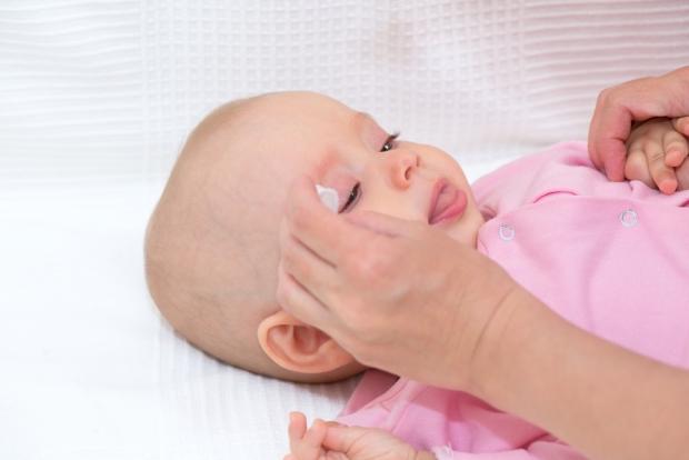 Bebeklerde çapak nasıl temizlenir?