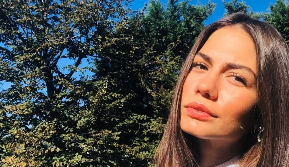 demet_ozdemir_ayni_ayakkabinin_bes_farkli_rengini_aldi_1578233055_585.jpg