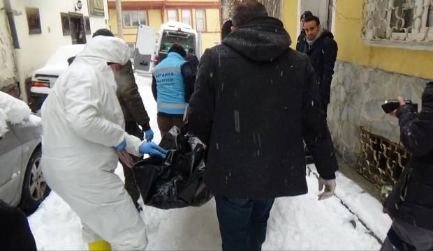 Kütahya'da bir evde, karnında bıçak darbeleri olan kadın cesedi ile vücudu kısmen yanmış erkek cesedi bulundu. ile ilgili görsel sonucu