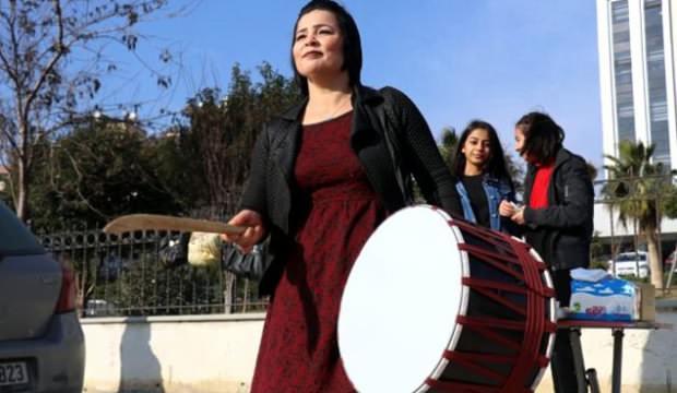 6 çocuk annesi, eşinden boşanmayı halay çekerek kutladı