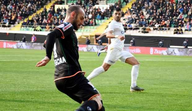 Kasımpaşa'yı rahat geçen Alanyaspor avantajı aldı