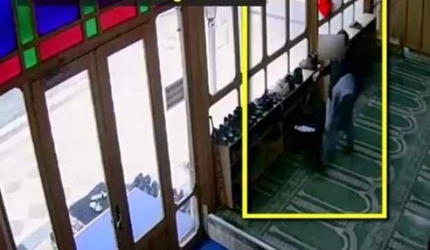 Namaz kılar gibi yaptı, çalıp kaçtı!