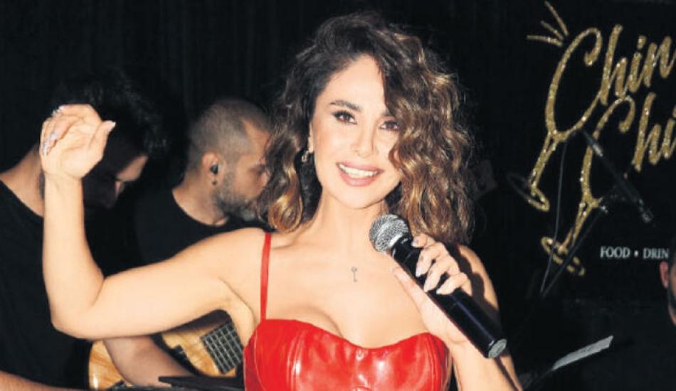 sarkici_betul_demir_39_derece_atesle_konserde_1578898124_5664.jpg