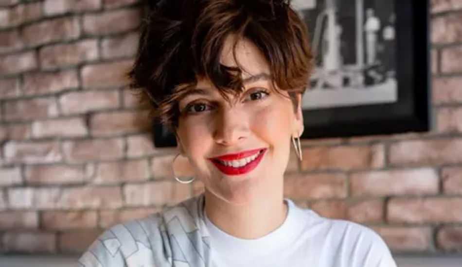unlu_cift_berguzar_korel_kendini_pisiye_benzetti_1578904198_2515.jpg
