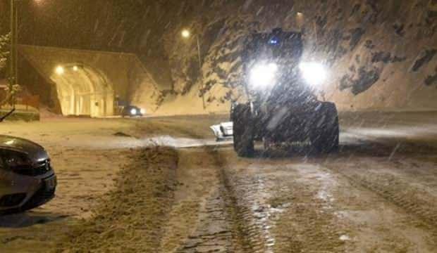 Van ve Bitlis'te 445 yerleşim birimine ulaşım sağlanamıyor