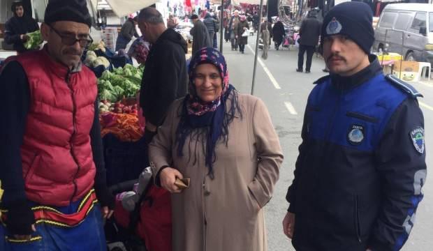 Zabıta kayıp cüzdanı sahibine teslim etti