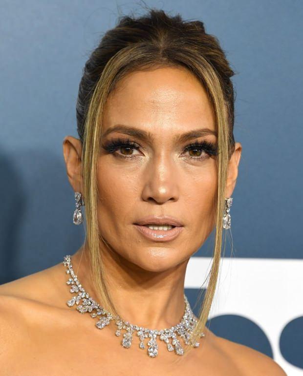 Jennifer Lopez kolyesiyle dikkat çekti