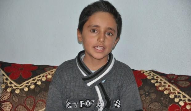 Bu çocuk her şeyi tersten okuyor