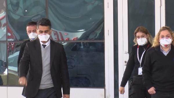 Hastane çalışanlarına maske dağıtıldı.