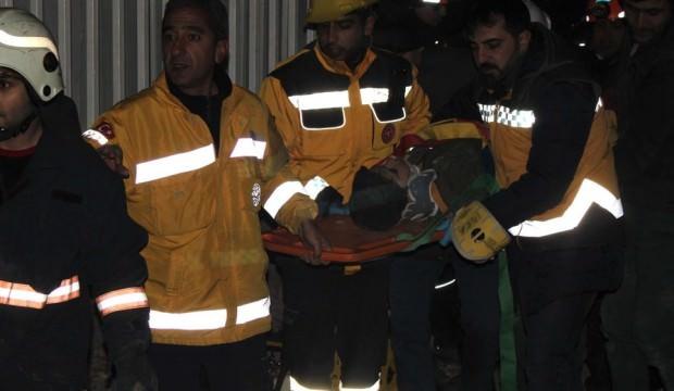 Enkazdan 5 saat sonra 12 yaşındaki çocuk sağ çıkarıldı