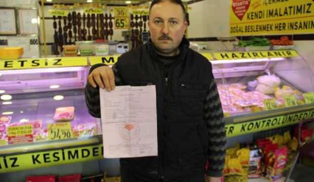 İsim benzerliği başına dert oldu! Çareyi afiş asarak buldu