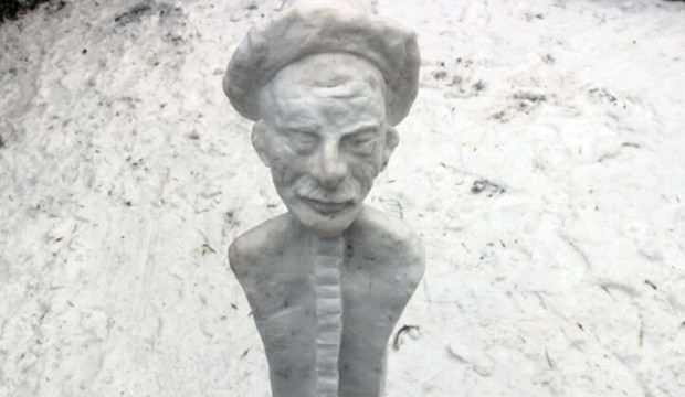 Kardan Aşık Veysel heykeli yaptı