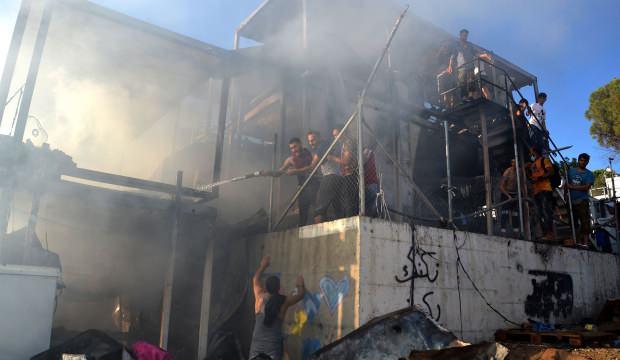 Moria Kampı'nda bıçaklı kavga