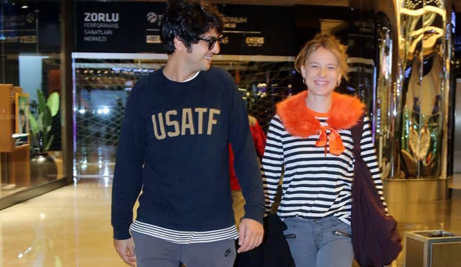 taner_olmez_teklif_etti_ece_cesmioglu_yes_diye_ciglik_atti_1579941602_589.jpg