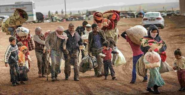 Savaş ve açlıktan kaçmaya çalışan yüz binlerce Suriyeli mülteci, Türkiye'ye sığınıyor.