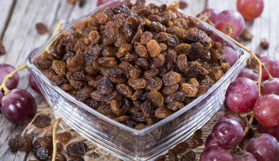 kuru_uzumun_faydalari_nelerdir_kuru_uzum_suyu_icerseniz_ne_olur_1580130118_7198.jpg