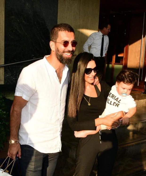 Futbolcu Arda Turan'ın eşi Aslıhan Doğan yapılan yorumları sert bir dille eleştirdi!