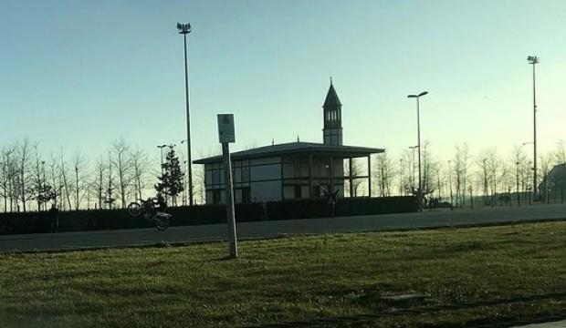 İBB’nin imam kadrosunu iptal edip kilitlediği camiler yeniden ibadete açıldı