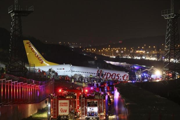 Sabiha Gökçen Havalimanı'nda uçak pistten çıktı - Son dakika