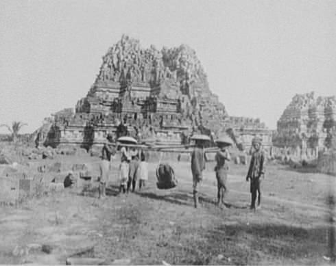 1895 yılında yeniden keşfedilmeden önce tapınağın harabeleri