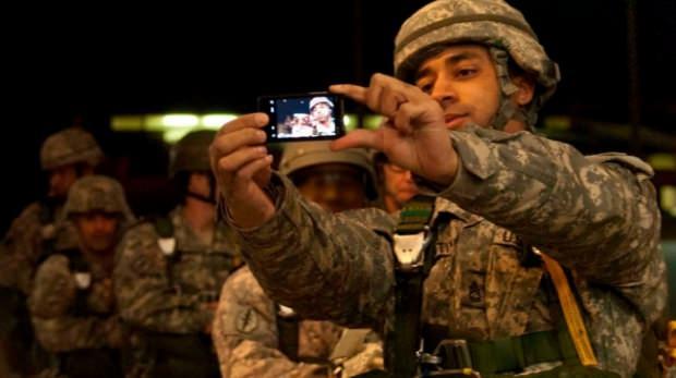 Askerlerin akıllı telefon kullanma alışkanlıkları operasyona ilişkin gizliliği de ihlal ediyor.