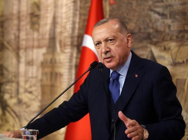 Türkiye Cumhurbaşkanı Recep Tayyip Erdoğan, İstanbul'da Cumhurbaşkanlığı Dolmabahçe Çalışma Ofisi'nde İstanbul Milletvekilleriyle Buluşma Programı'na katılarak konuşma yaptı.