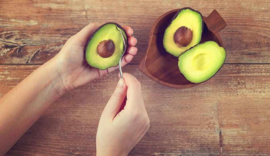 avokado_nasil_soyulur_avokado_soymanin_pratik_yontemi_1582812386_0326.jpg
